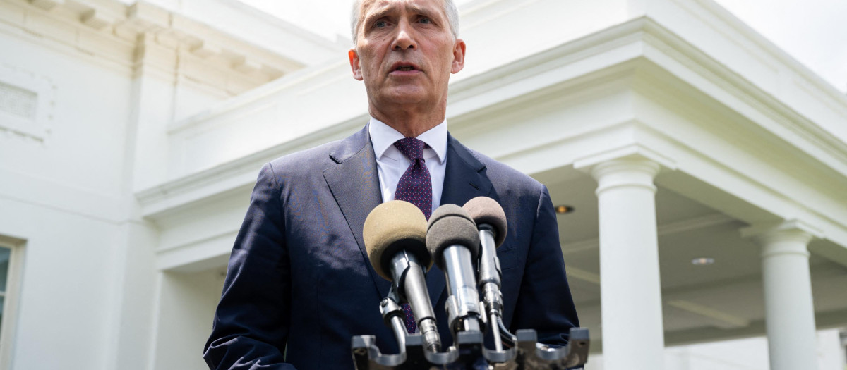 Jens Stoltenberg, secretario general de la OTAN en las afueras de la Casa Blanca