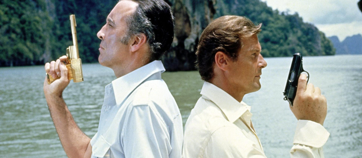 Fotograma de la película El hombre de la pistola de oro