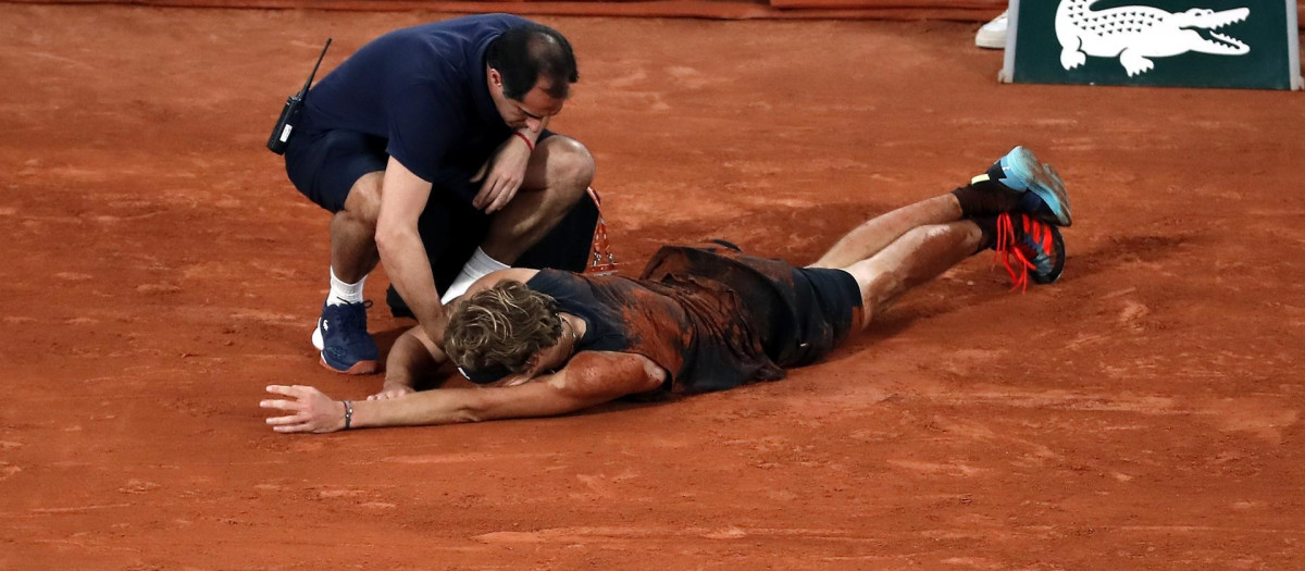 Zverev, en el momento de su lesión en el partido ante Nadal