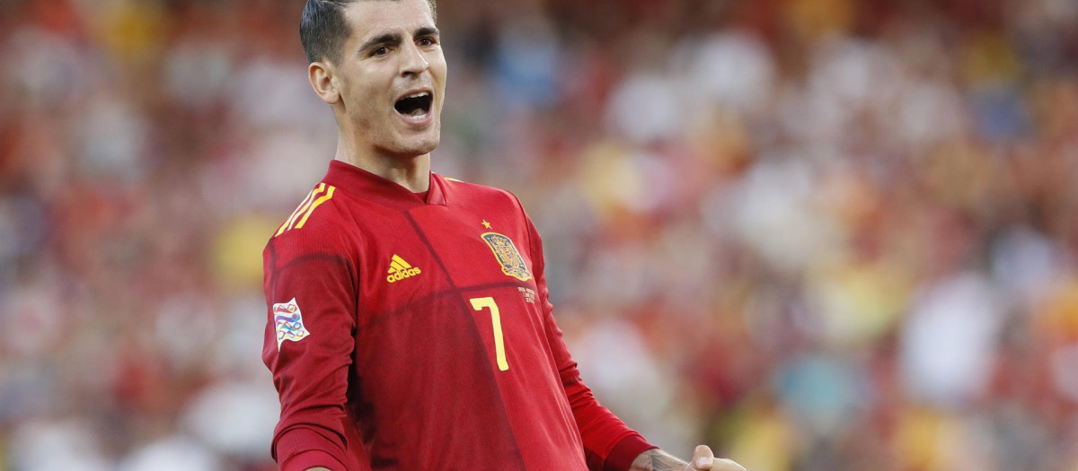 Álvaro Morata celebra su gol ante Portugal con la selección española.