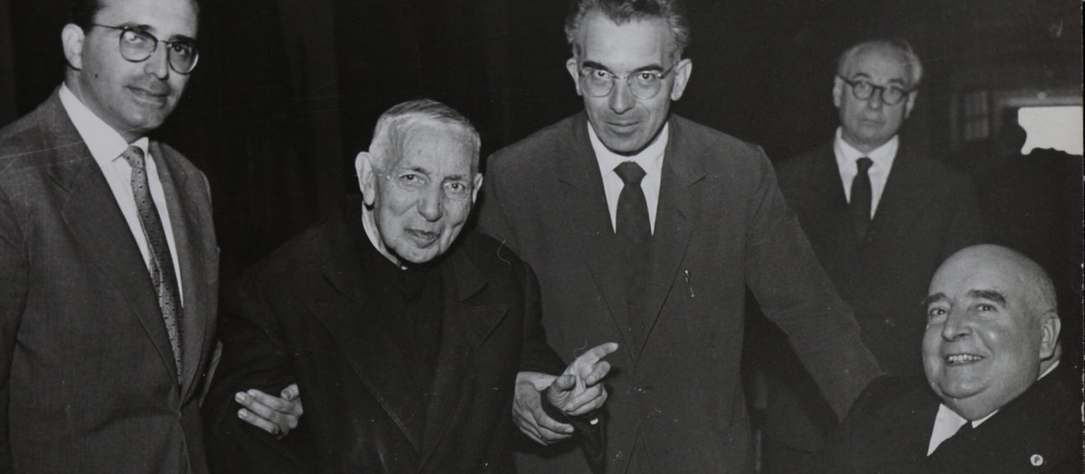 El padre Ayala acompañado entre otros por Fernando Martín Sánchez-Juliá que fue presidente de la ACdP