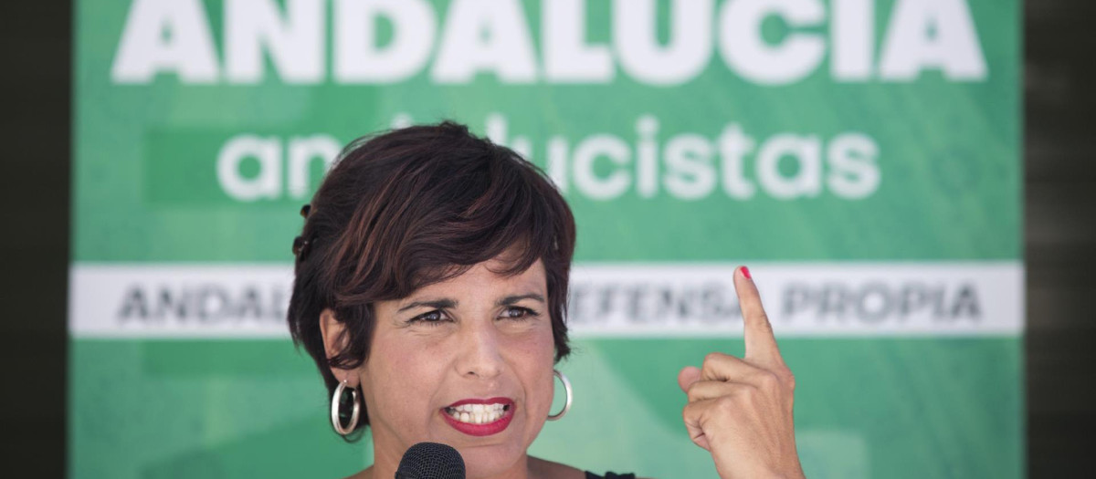 a candidata de Adelante Andalucía a la Junta de Andalucía, Teresa Rodríguez, participa en un acto en Málaga