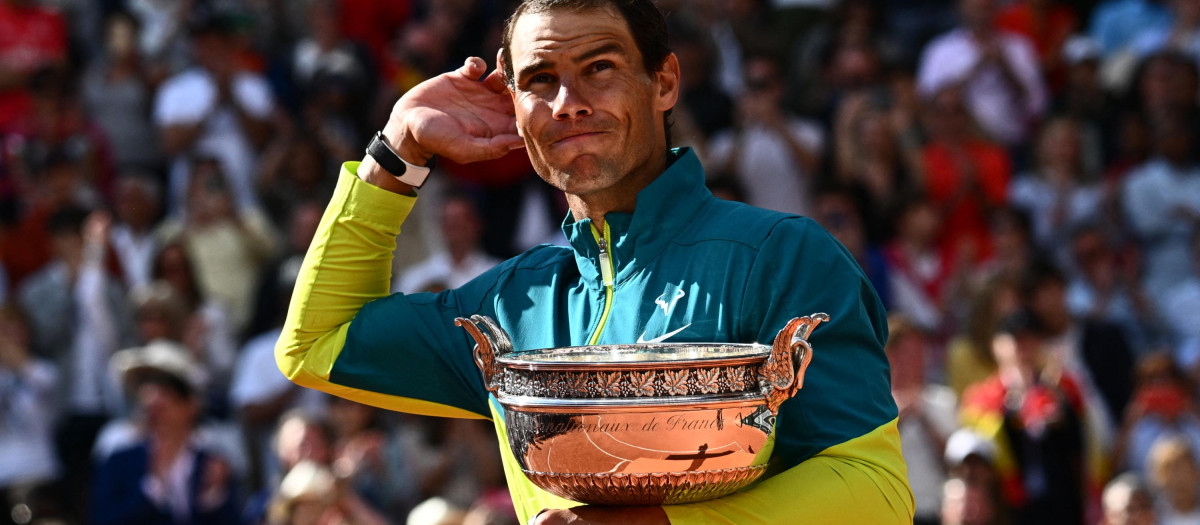 Rafael Nadal, con su 14º trofeo de Roland Garros