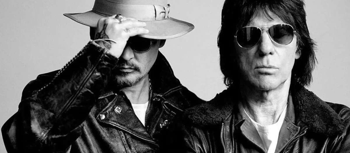 Johnny Depp y Jeff Beck en una imagen promocional de su grupo de música