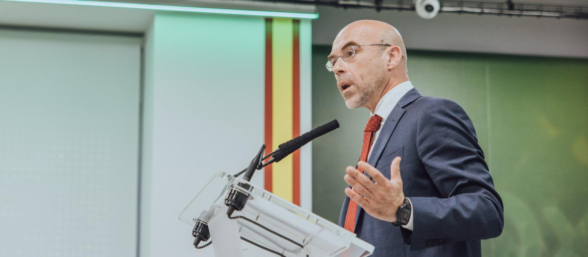 Jorge Buxadé (Vox), durante una rueda de prensa en la sede nacional de Vox