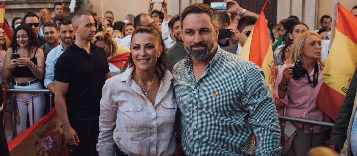 Macarena Olona y Santiago Abascal, al término de un acto en precampaña el pasado 4 de junio en Córdoba