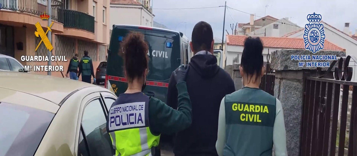 09/06/2022 La Policía Nacional y la Guardia Civil desmantelan una organización criminal dedicada a la estafa en la venta de vehículos por Internet tras registros practicados en Coslada y El Escorial
SOCIEDAD
POLICÍA NACIONAL