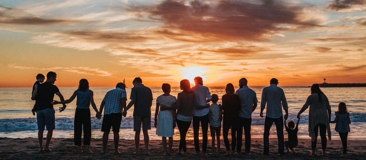 Una familia muy numerosa en la playa
