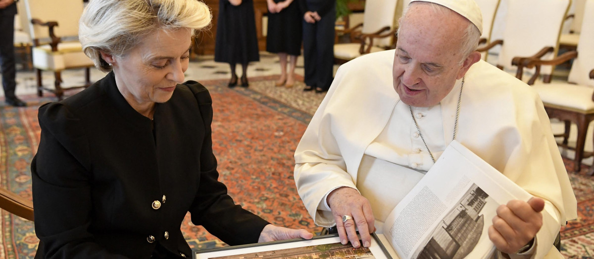 El Papa Francisco, junto a Úrsula Von der Leyen
