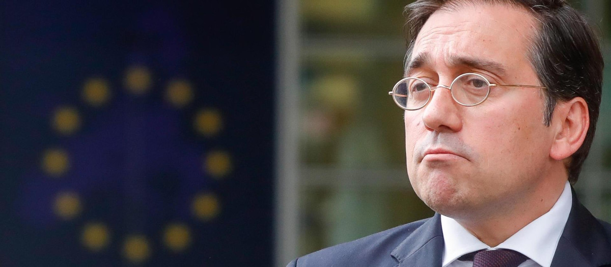 El Ministro de Asuntos Exteriores de España, José Manuel Albares, da una rueda de prensa al final de una reunión con el Comisario Europeo de Comercio
