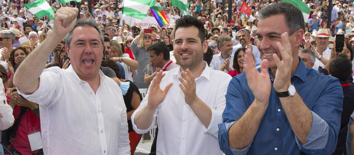 Pedro Sánchez junto a Espadas en el acto de campaña
