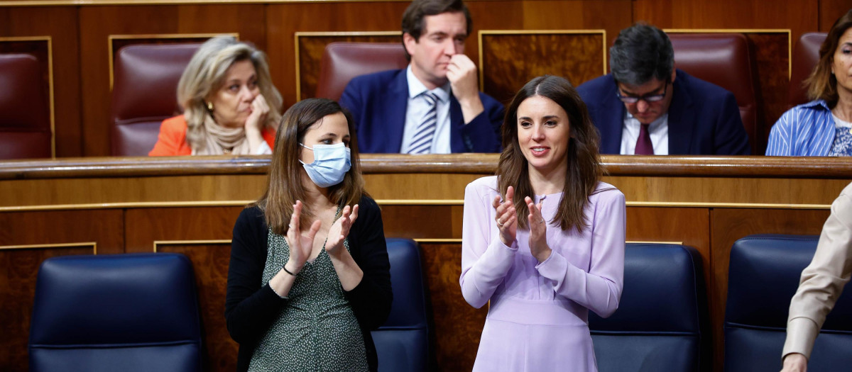 Irene Montero and Ione Belarrra during the plenary session in the congress of deputies, in Madrid May 26, 2022