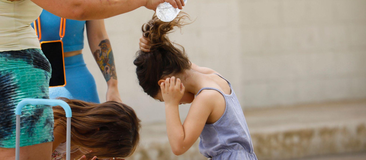 El calor dentro de las aulas supera los 30 grados
