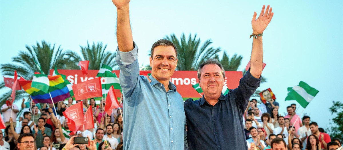 El presidente del Gobierno, Pedro Sánchez, y el candidato del PSOE a la presidencia de la Junta de Andalucía, Juan Espadas