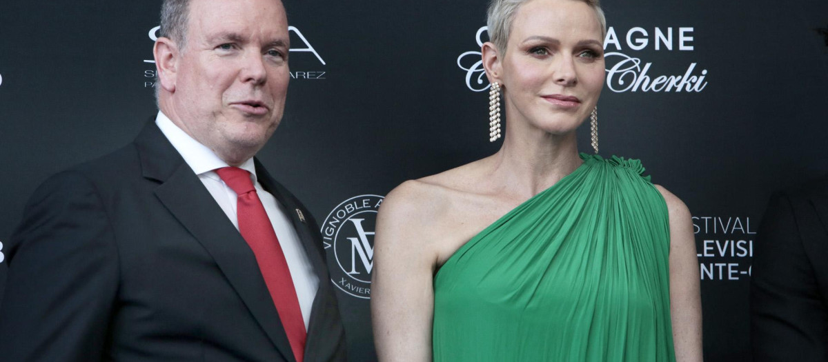 Charlene de Mónaco junto al Príncipe Alberto, en la apertura del Festival de Televisión de Montecarlo