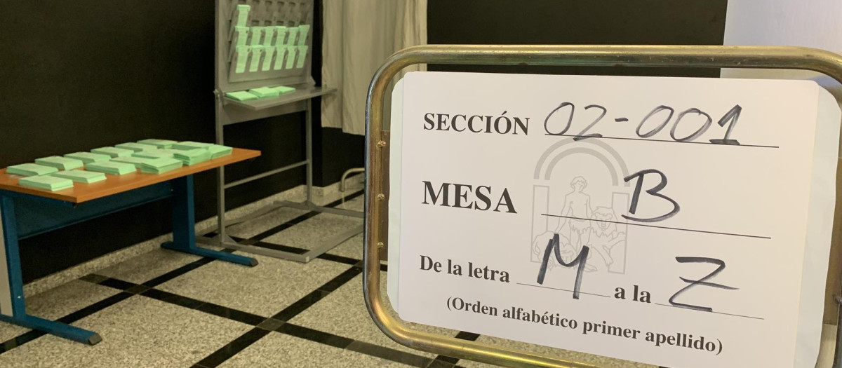 Imagen de unas papeletas de las elecciones andaluzas