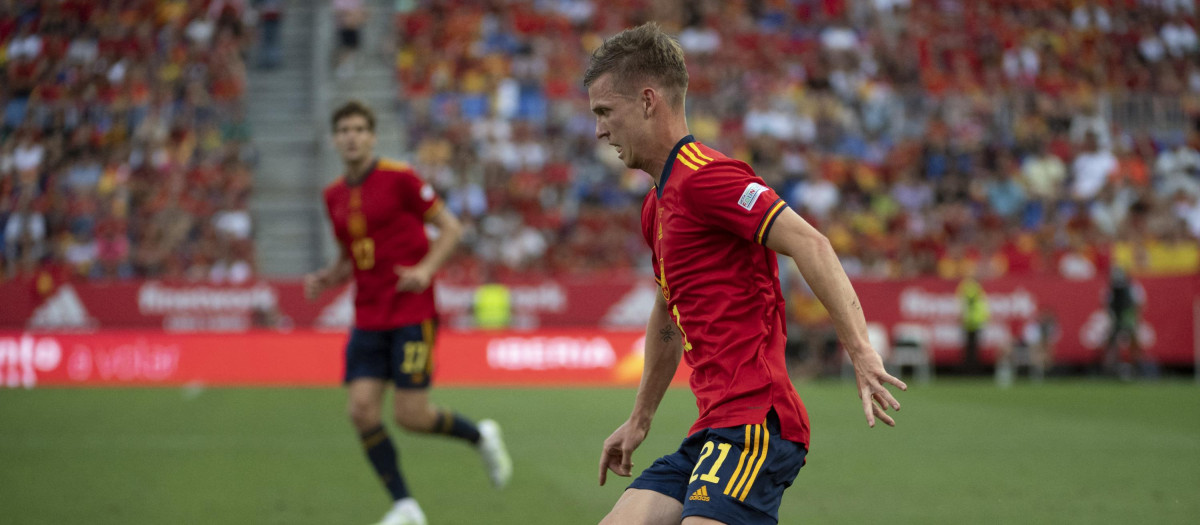 Dani Olmo en un partido con la Selección.