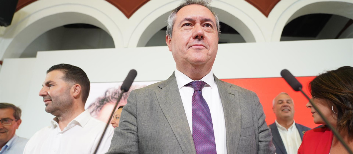 El secretario general del PSOE de Andalucía, Juan Espadas, en la rueda de prensa tras la reunión de la Ejecutiva del PSOE de Andalucía a 20 de junio del 2022 en Sevilla
