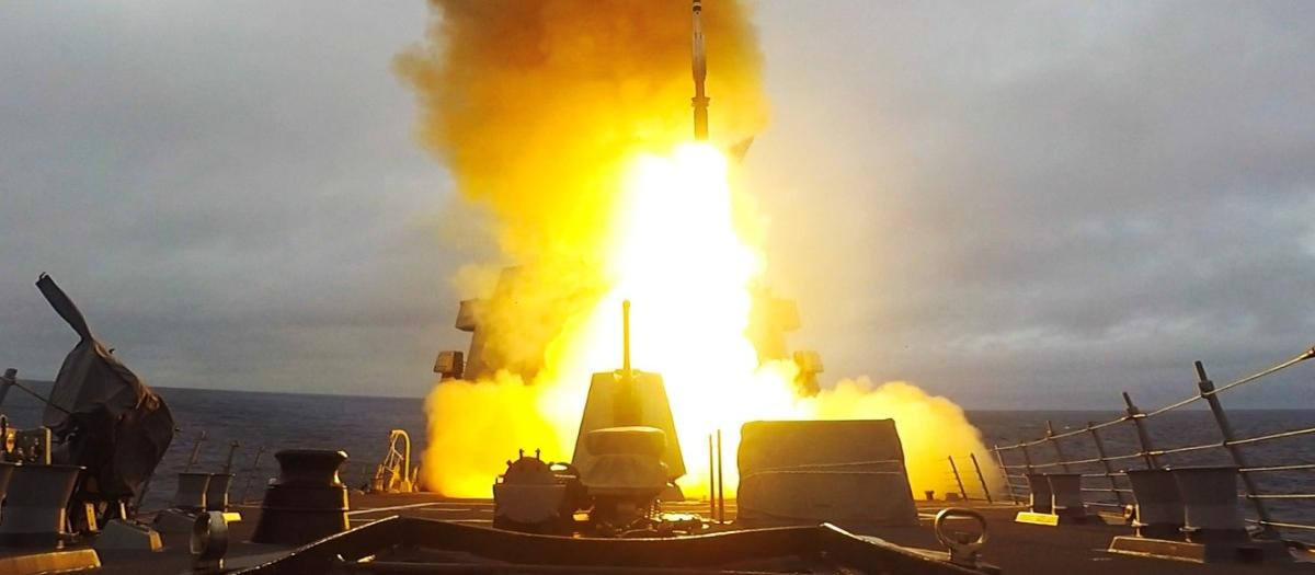 El destructor de misiles guiados USS Paul Ignatius (DDG 117) de la clase Arleigh Burke disparó con éxito un interceptor Standard Missile-3 (SM-3) para atacar un objetivo de misiles balísticos en2021 con la OTAN