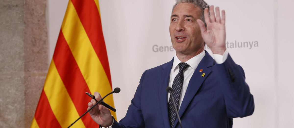 El conseller de Educación, Josep González-Cambray, durante una rueda de prensa