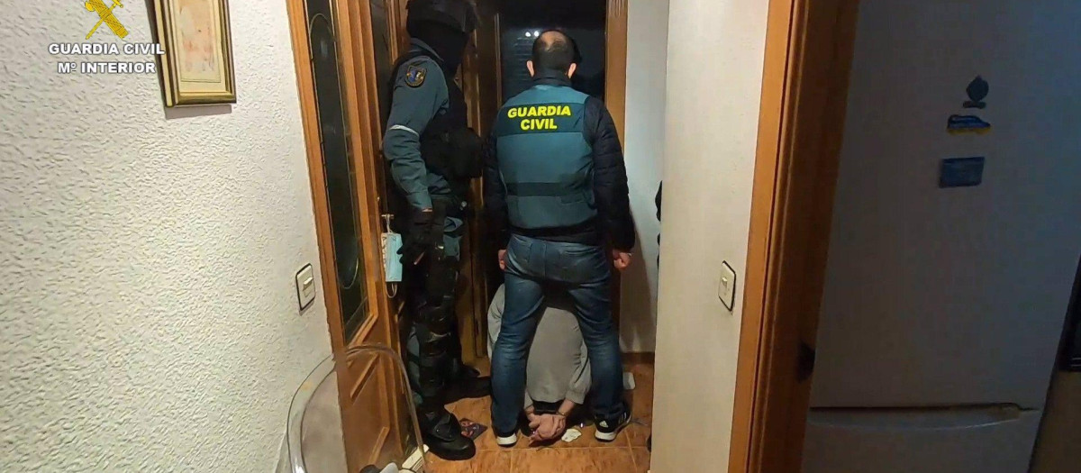 En esta operación desarrollada en Tavernes Blanques (Valencia) los agentes se enfrentaron a delincuentes que sí tenían estas pistolas