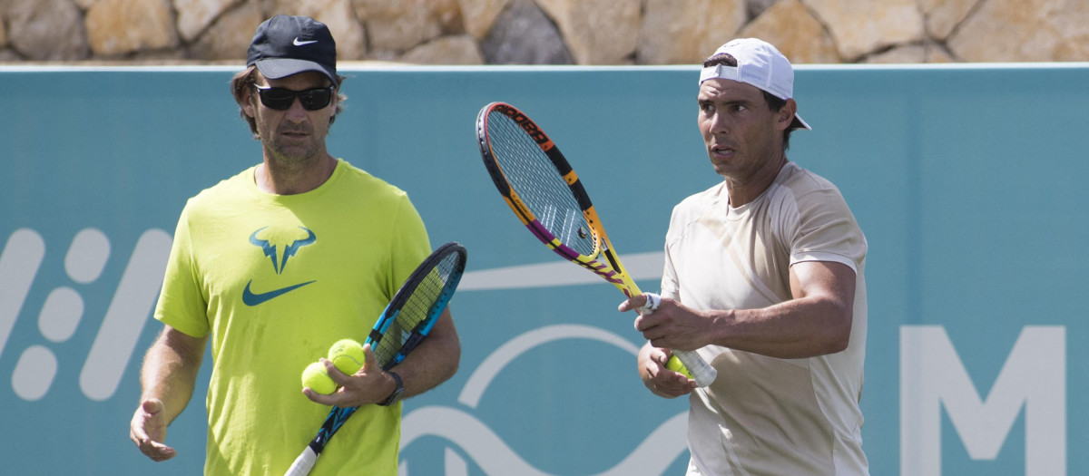 Carlos Moya, entrenador de Nadal, durante un entrenamiento en Mallorca