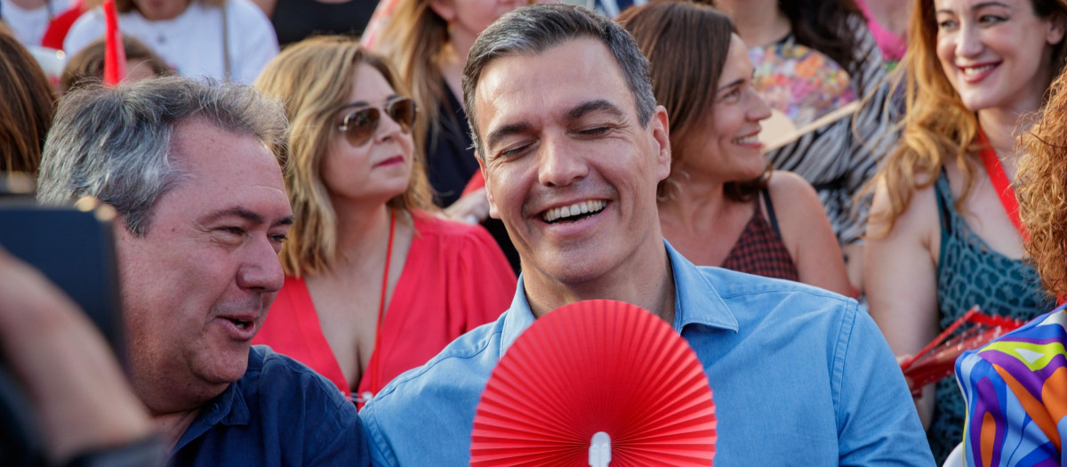 Pedro Sánchez se agarra a un cheque de 300 euros tras la derrota electoral en Andalucía