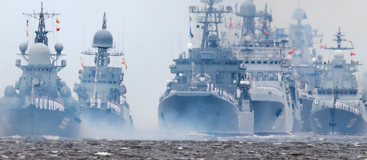 La flota de Rusia en el mar Negro, frente al puerto de Odesa