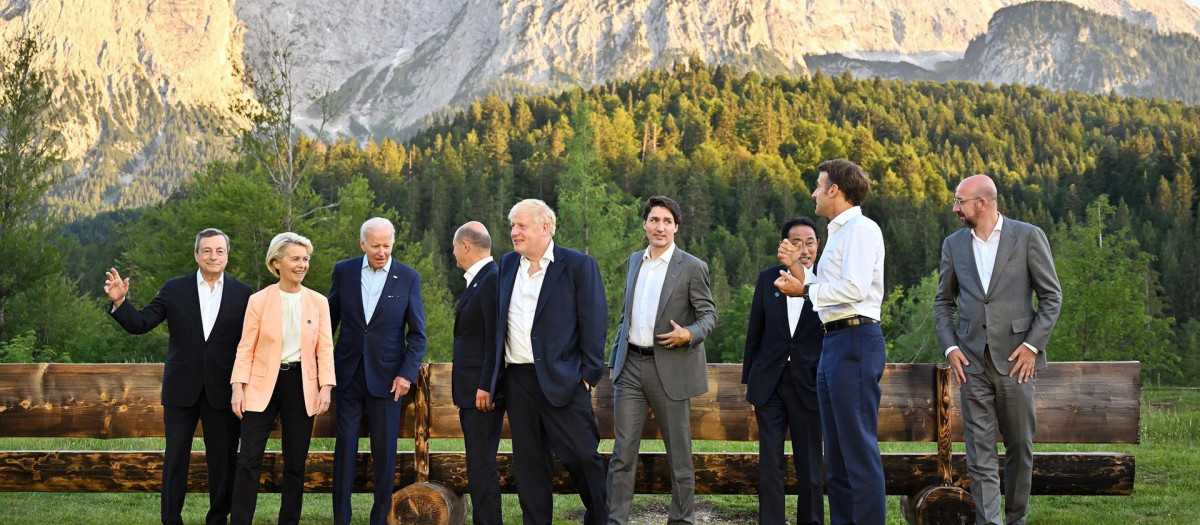 Los líderes del G7 se preparan para hacer la foto de familia durante la cumbre en el sur de Alemania