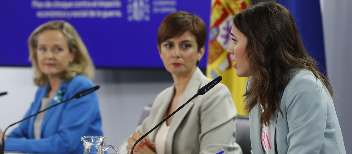 Irene Montero, Isabel Rodríguez y Nadia Calviño