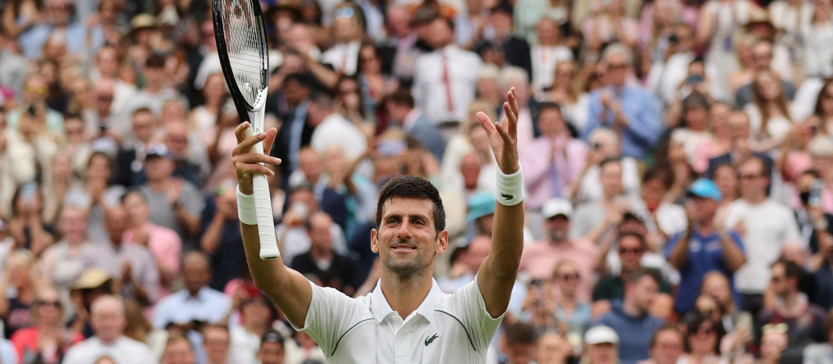 Novak Djokovic tras su victoria en el primer partido en Wimbledon