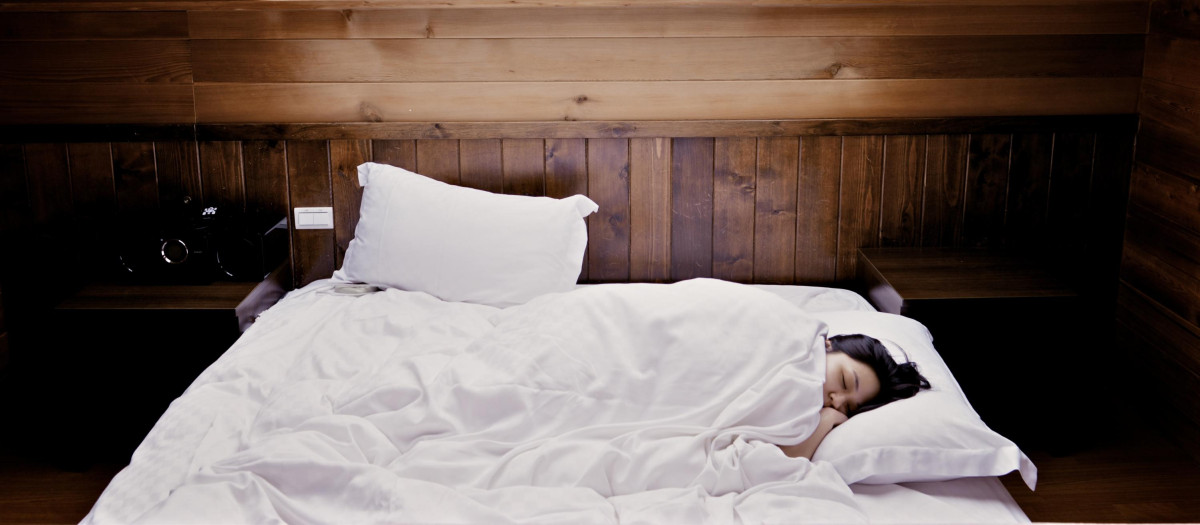 Dormir con luz está relacionado con problemas de salud