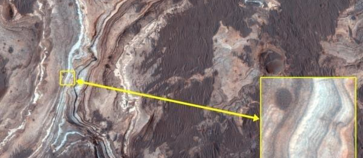 Sedimentos de arcilla derivados de la actividad fluvial en y alrededor de la cuenca de Ladon, en Marte