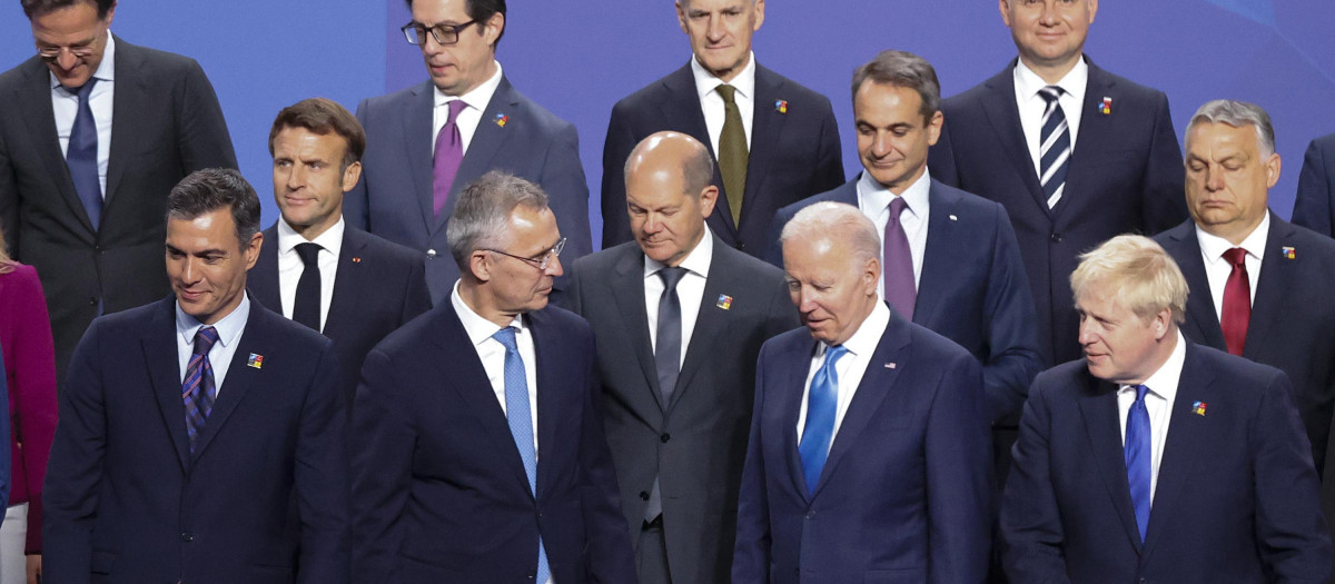 Los jefes de Estado y de Gobierno posando al inicio de la Cumbre de la OTAN