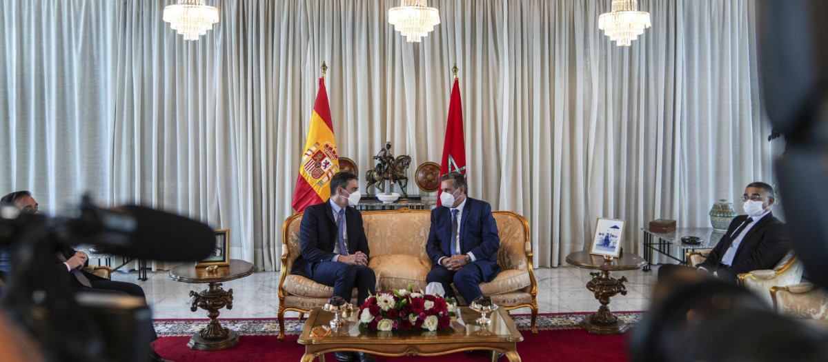 El presidente Sánchez, recibido por el primer ministro de Marruecos, Aziz Akhannouch, en su visita a Rabat en abril