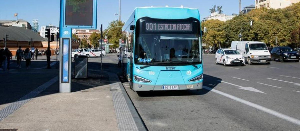 Autobús de la EMT en la estación de Atocha