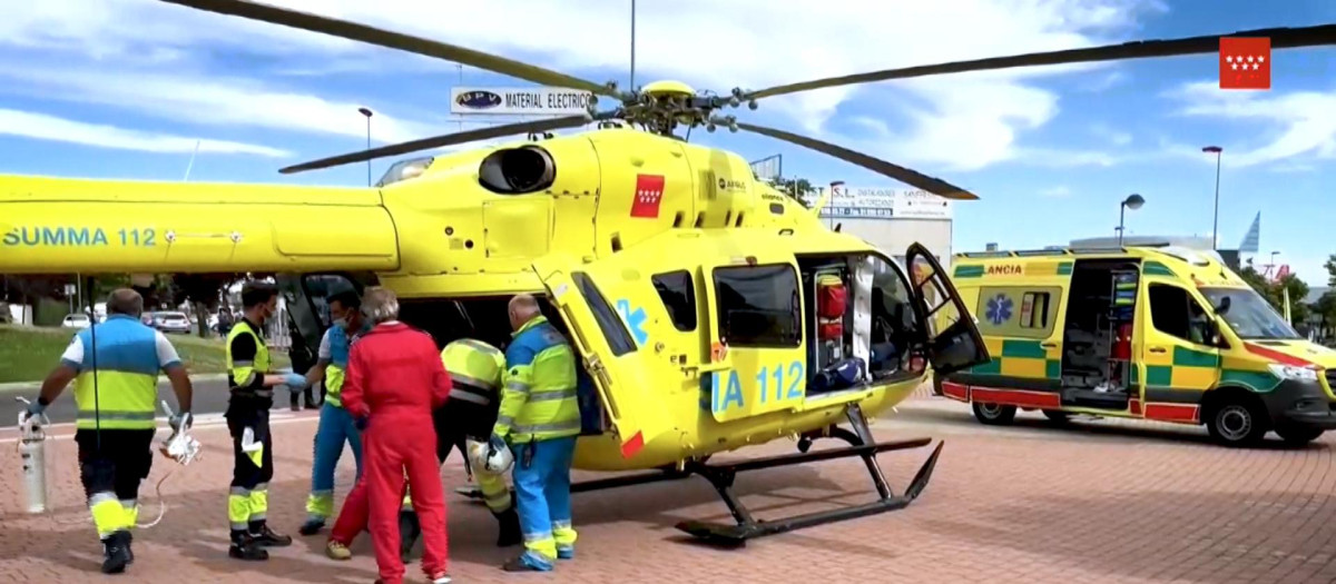 Imagen de los sanitarios del SUMMA 112