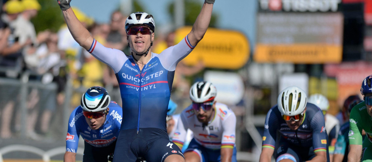 Fabio Jakobsen celebra su victoria en la segunda etapa del Tour