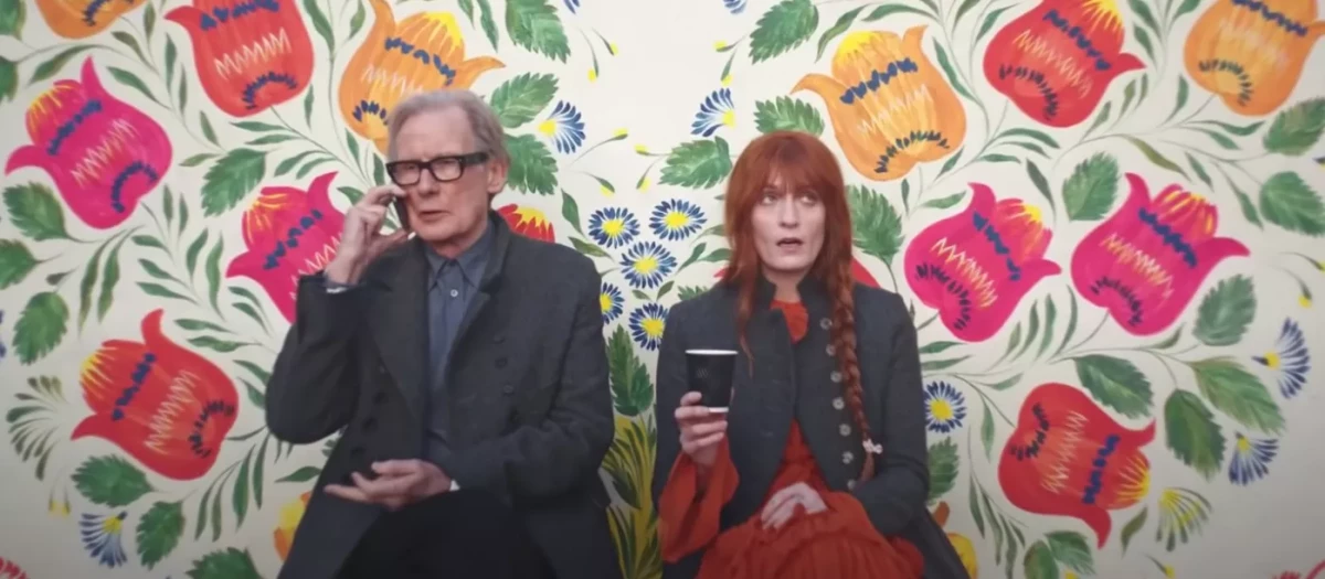 Bill Nighy protagoniza junto a la cantante Florence Welch el videoclip del tema 'Free', de Florence + the Machine