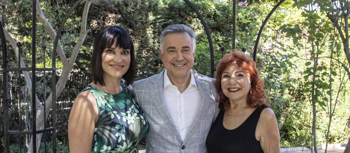 Irene Villa y su madre, María Jesús González, acogen a Jenaro Castro en su casa