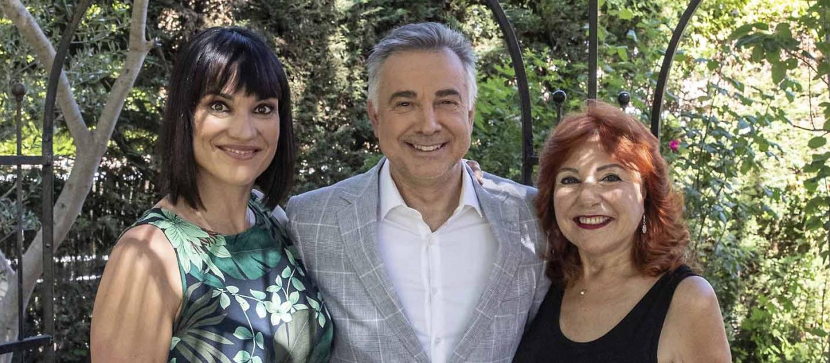 Irene Villa y su madre, María Jesús González, acogen a Jenaro Castro en su casa