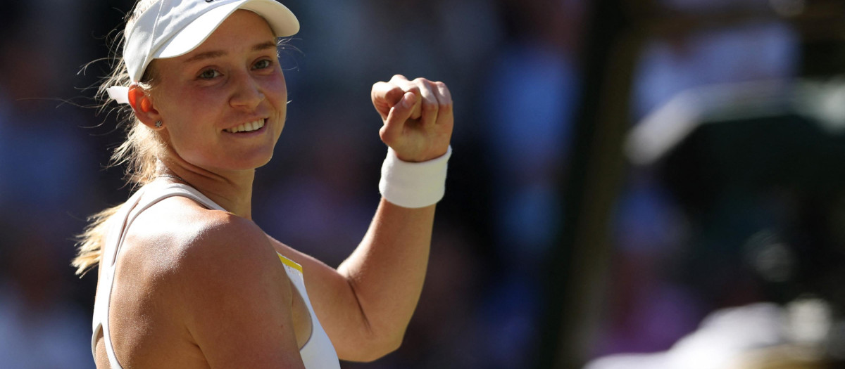 Elena Rybakina celebra el pase a la final de Wimbledon