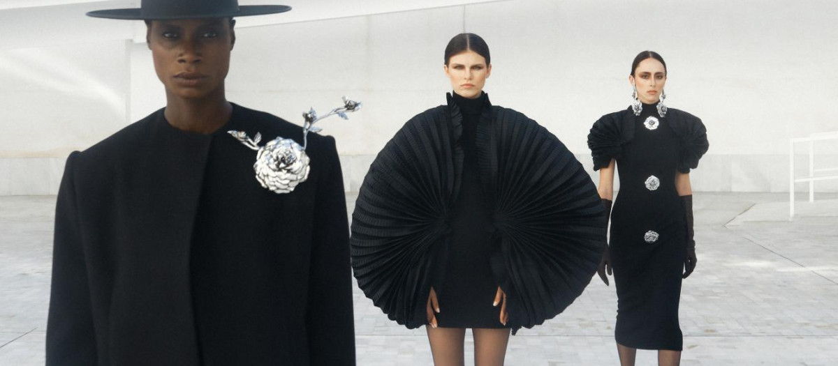 Modelos de la pasarela de alta costura de París