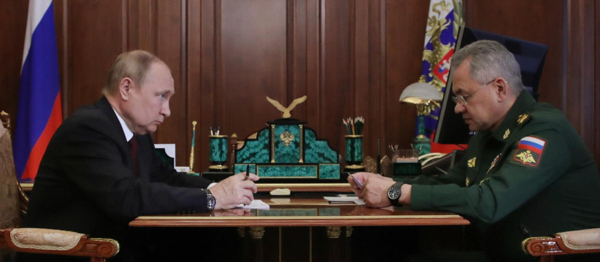 El presidente ruso, Vladimir Putin y su ministro de defensa, Sergei Shoigu