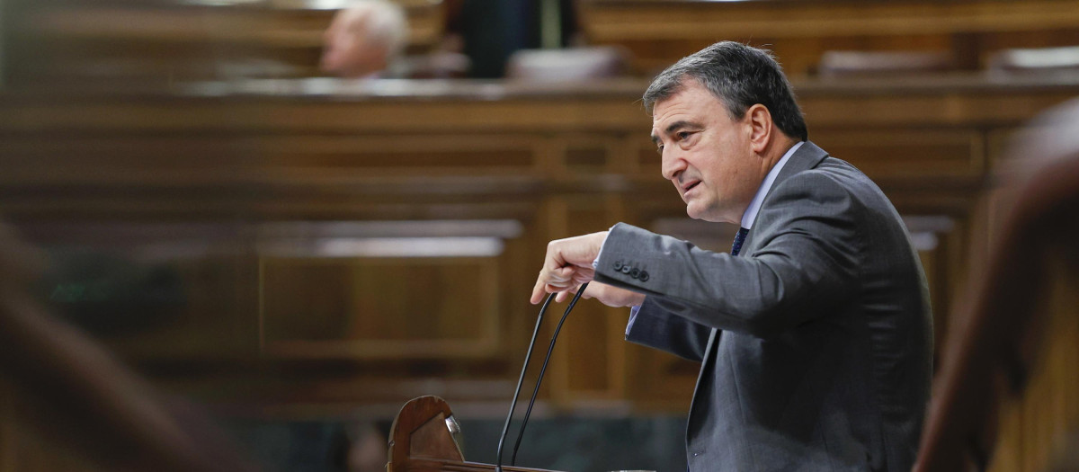 Aitor Esteban durante su intervención en el debate