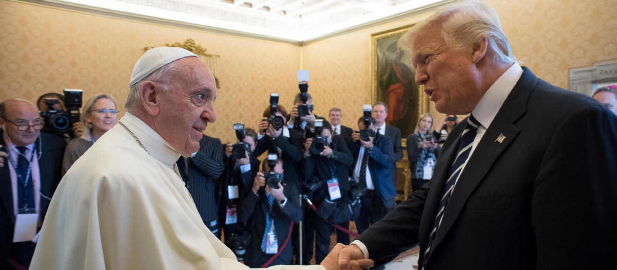Pope Francis meets with President Donald Trump on the occasion of their private audience, at the Vatican, Wednesday, May 24, 2017. (L'Osservatore Romano/Pool Photo via AP)