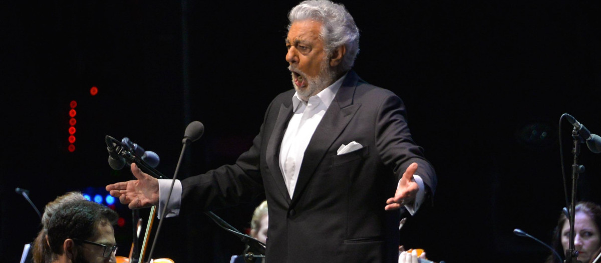 El tenor Placido Domingo durante su actuación hoy lunes en el festival Starlite de Marbella que se celebra en la localidad malacitana