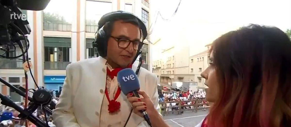 El cámara ha agradecido a sus compañeros la posibilidad de darle esta sorpresa a su pareja