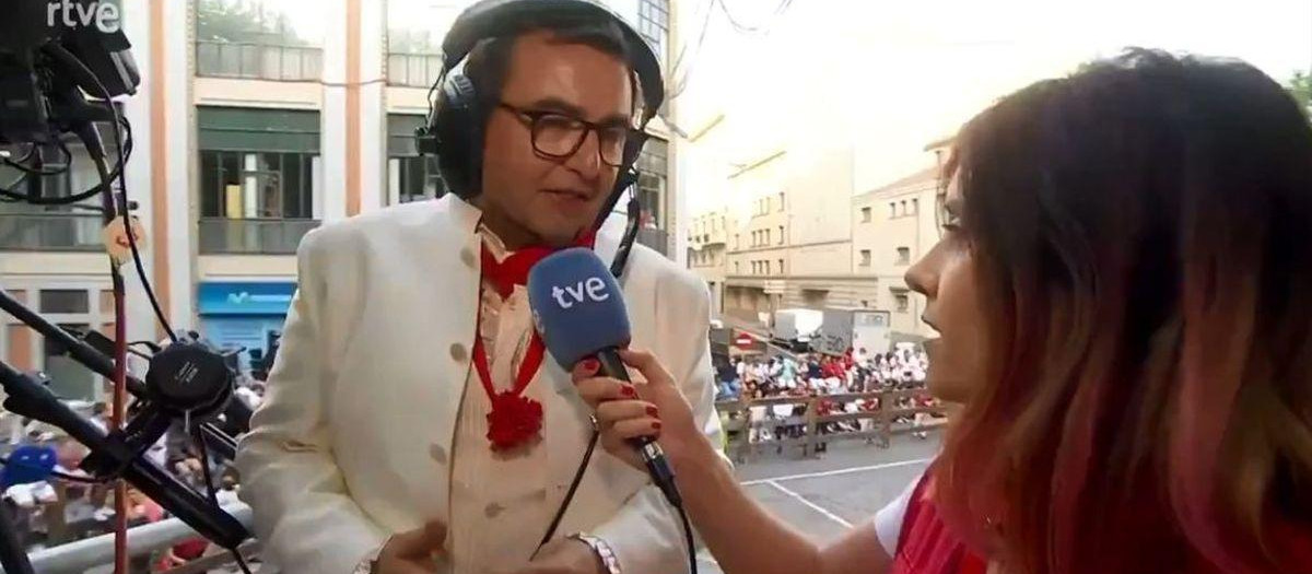 El cámara ha agradecido a sus compañeros la posibilidad de darle esta sorpresa a su pareja