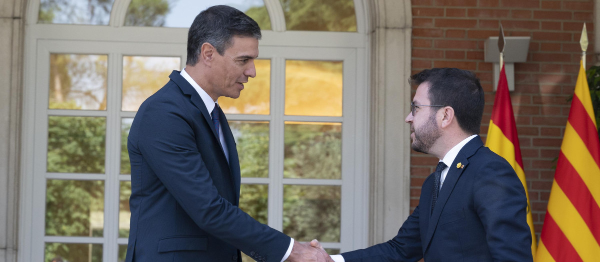 El saludo entre Pedro Sánchez y Pere Aragonès